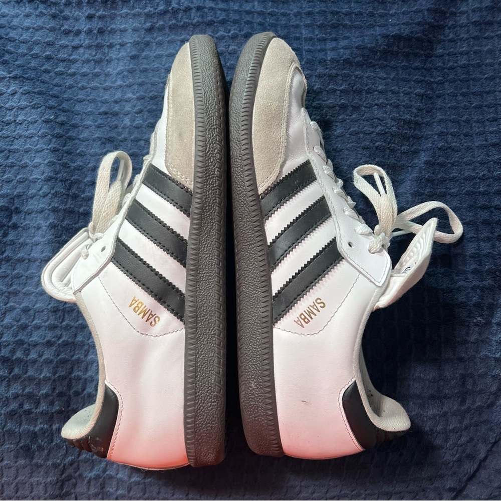 I bought this Adidas indoor shoes for emergency,but they are not my sizes